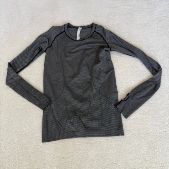 Lululemon size 8 Swifty Tech top - Picture 1 of 2